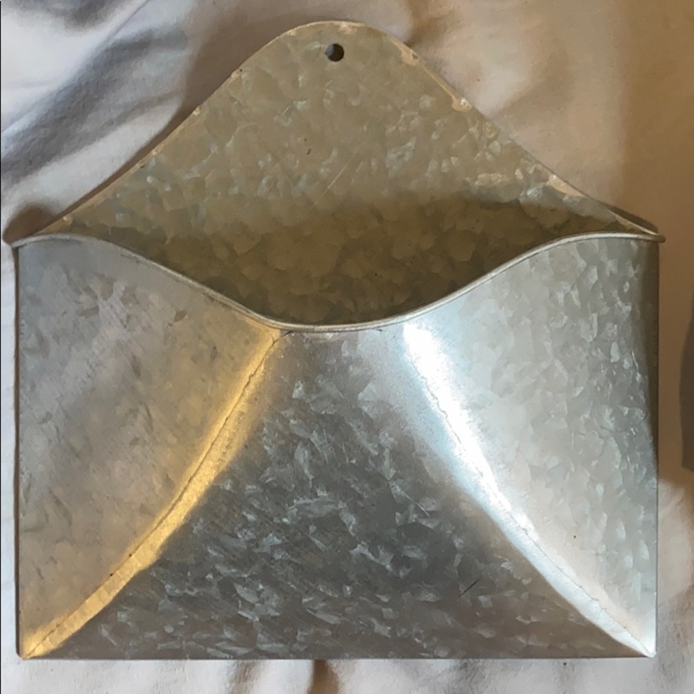 Envelope wall pocket